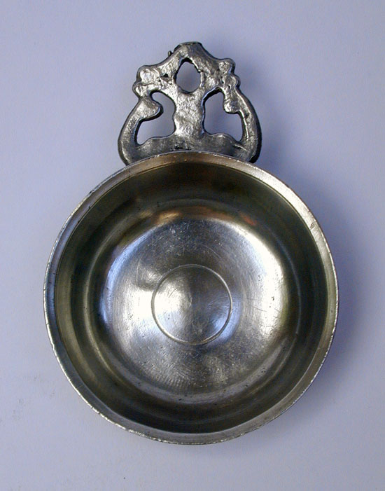 An Unmarked Lee Pewter Taster Porringer